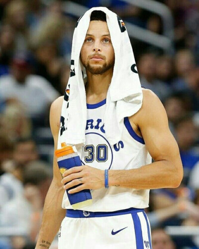 防守端持球 防守端持球