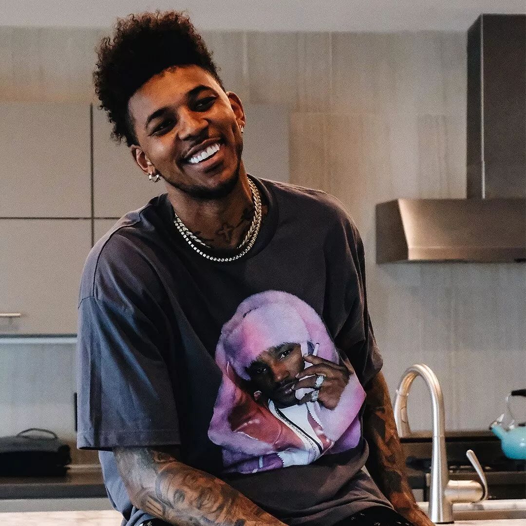 本文聚焦其 本文聚焦其