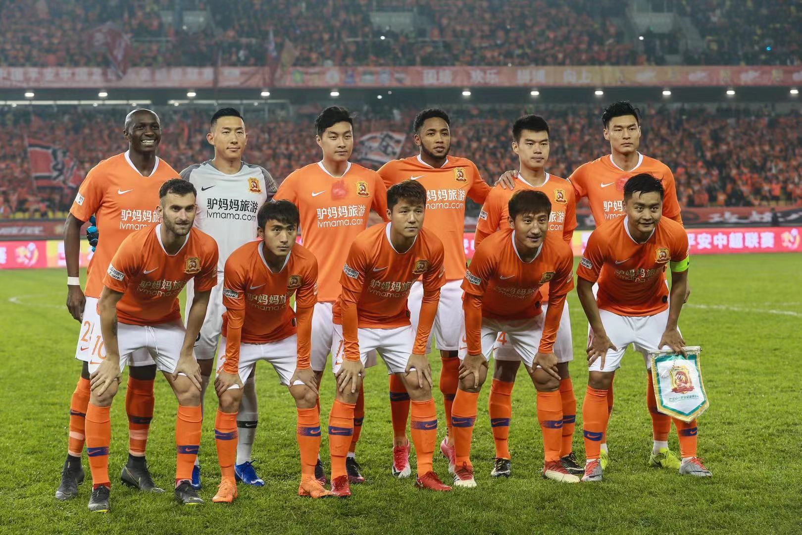 置于段首或 置于段首或